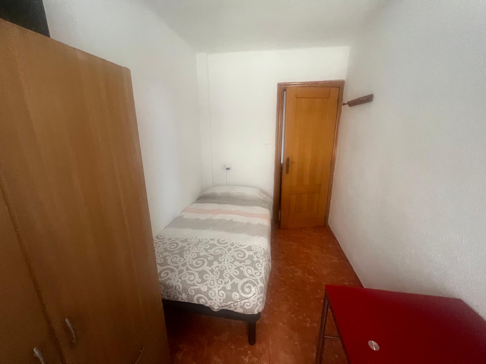 Piso de 3 habitaciones en el Cabañal para estudiantes