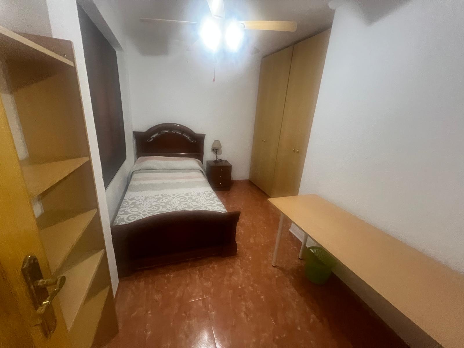 Piso de 3 habitaciones en el Cabañal para estudiantes