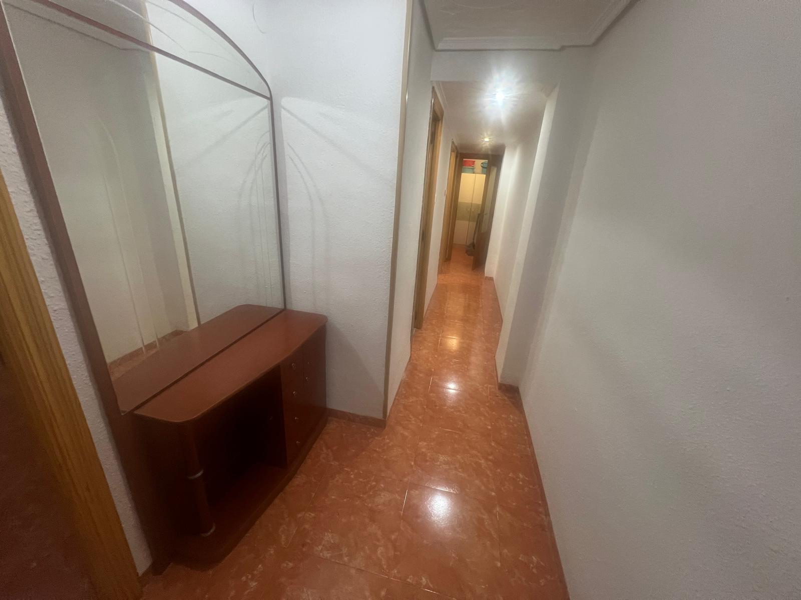 Piso de 3 habitaciones en el Cabañal para estudiantes