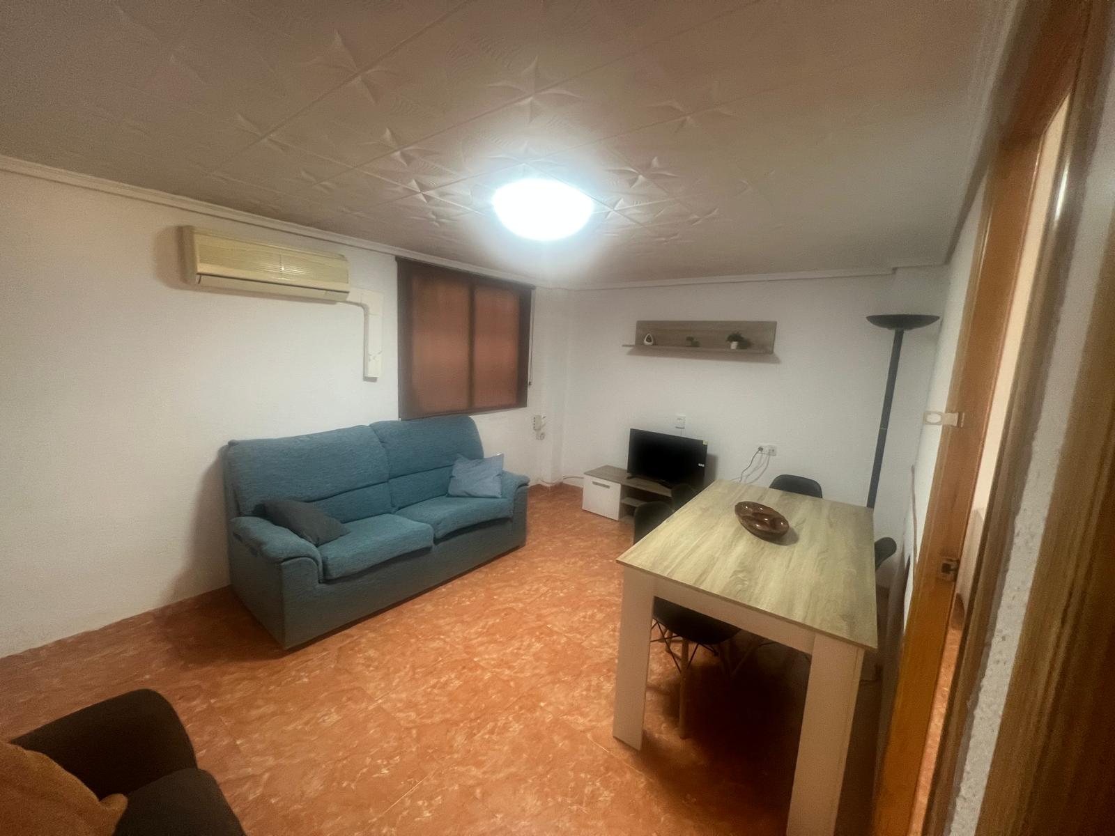 Piso de 3 habitaciones en el Cabañal para estudiantes