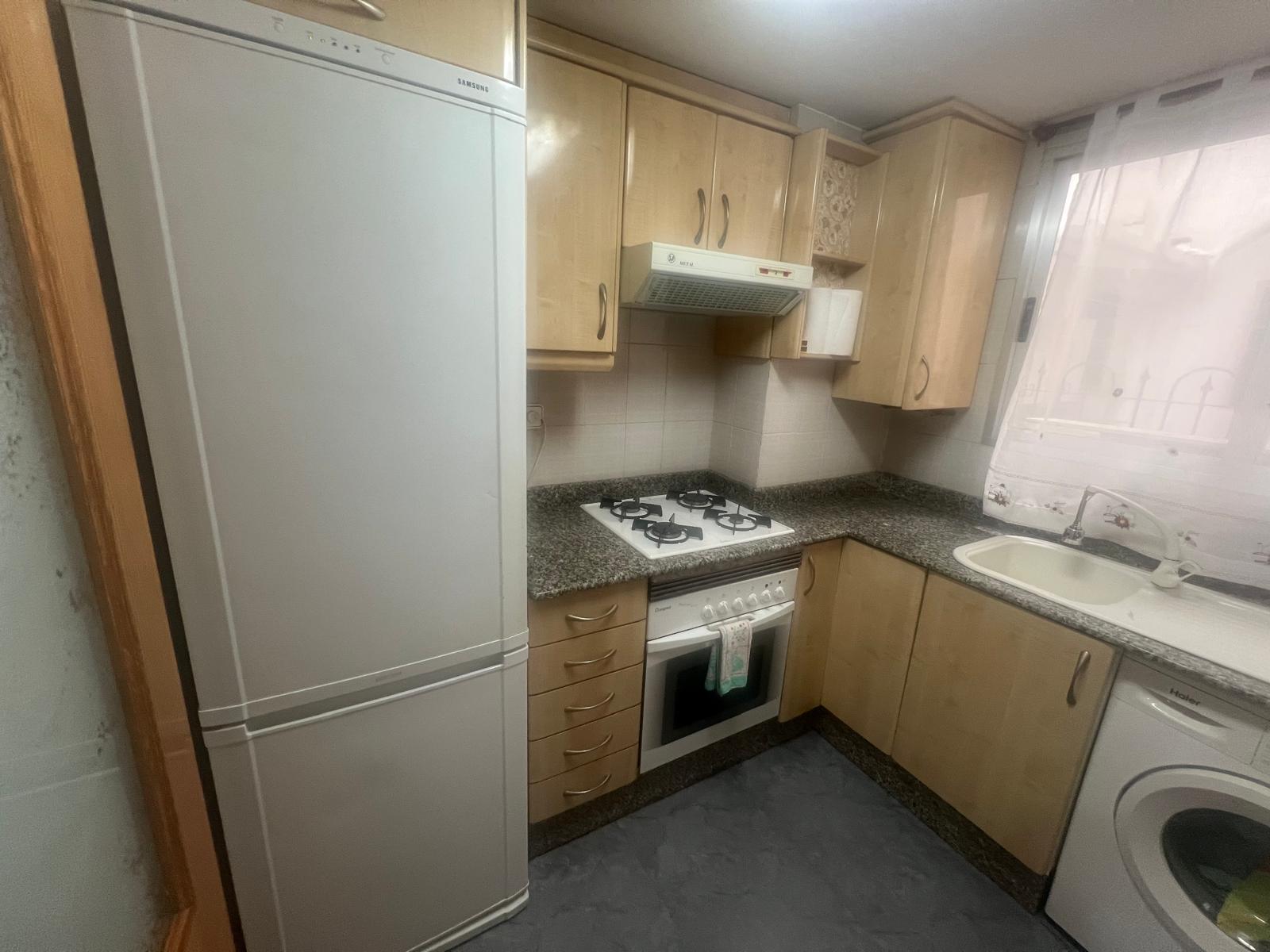 Piso de 3 habitaciones en el Cabañal para estudiantes