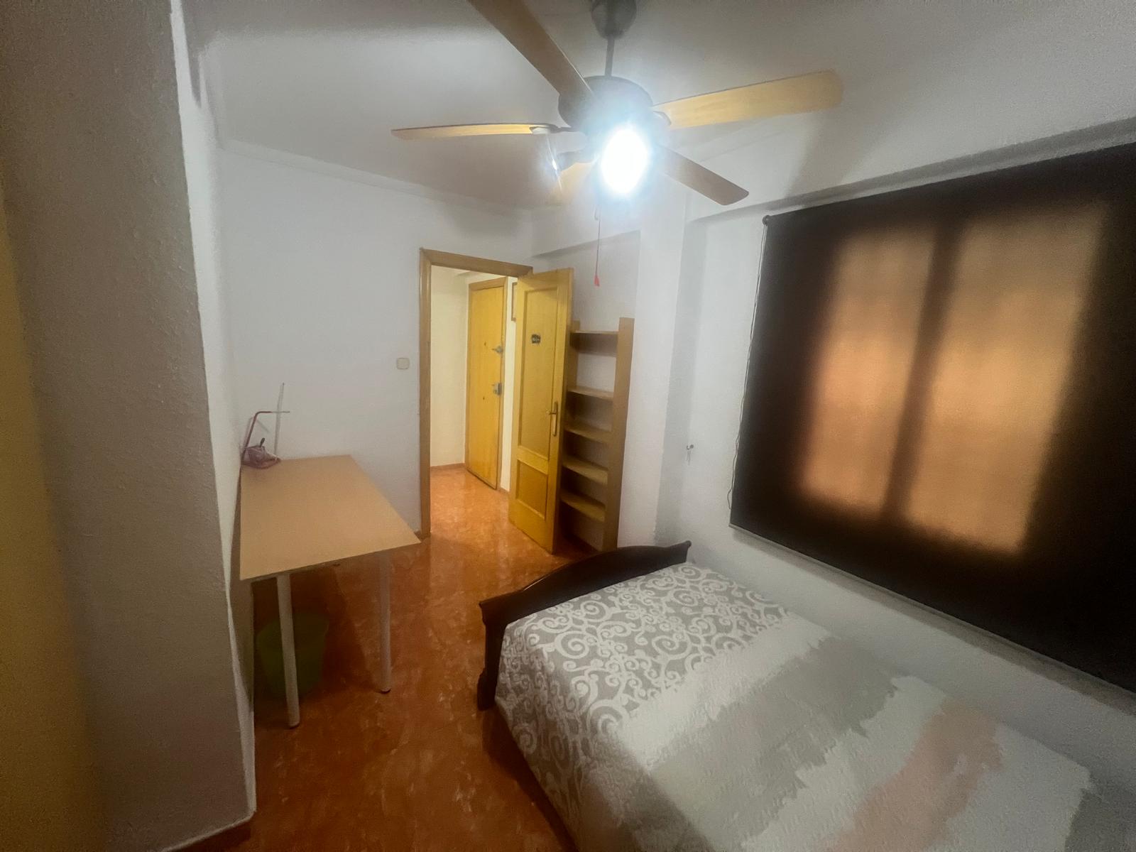 Piso de 3 habitaciones en el Cabañal para estudiantes