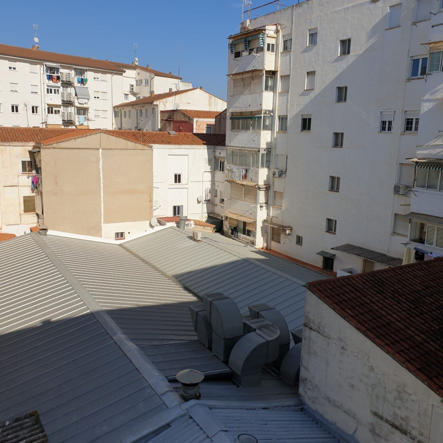 AMPLIA VIVIENDA PARA ENTRAR EN XATIVA