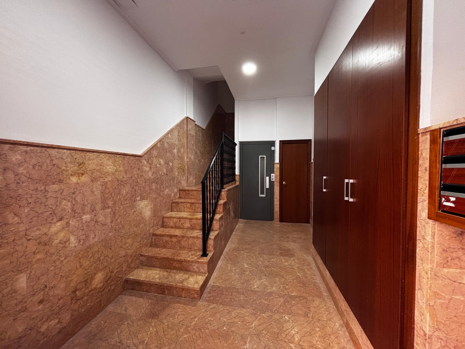 AMPLIA VIVIENDA PARA ENTRAR EN XATIVA