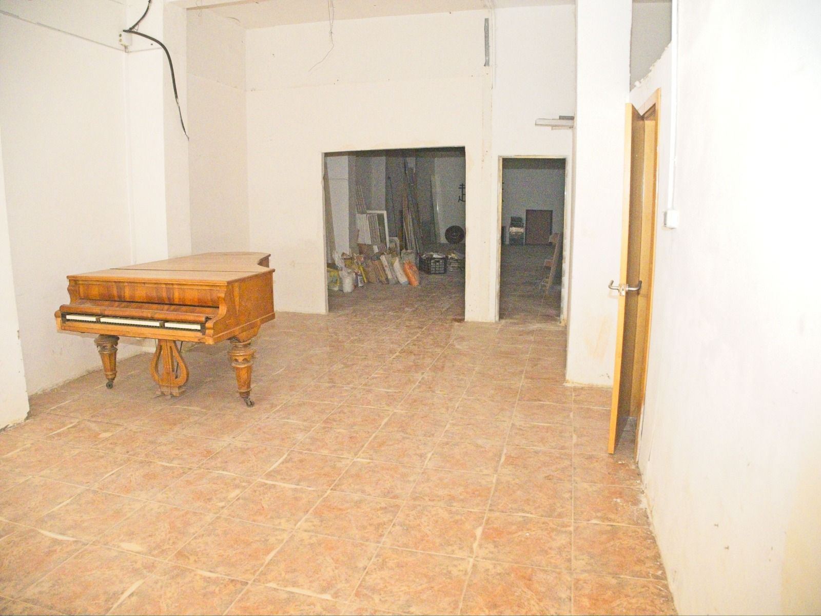 LOCAL EN VENTA EN NOU MOLES