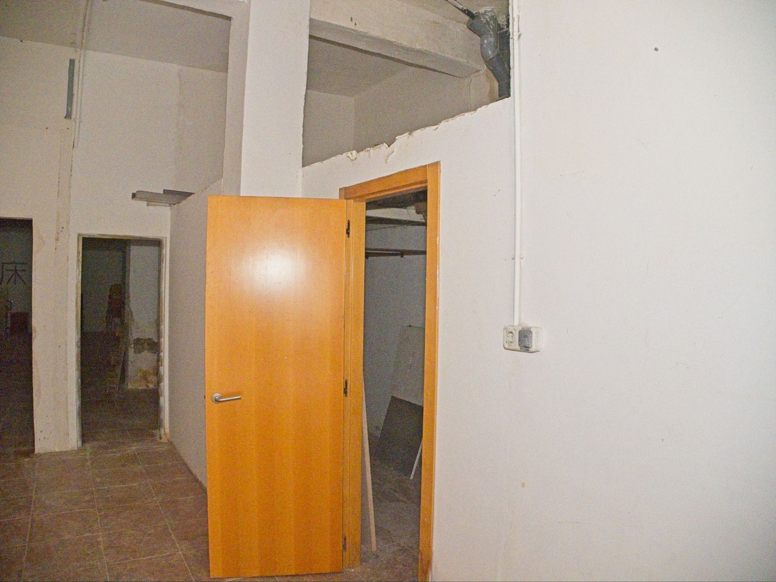 LOCAL EN VENTA EN NOU MOLES