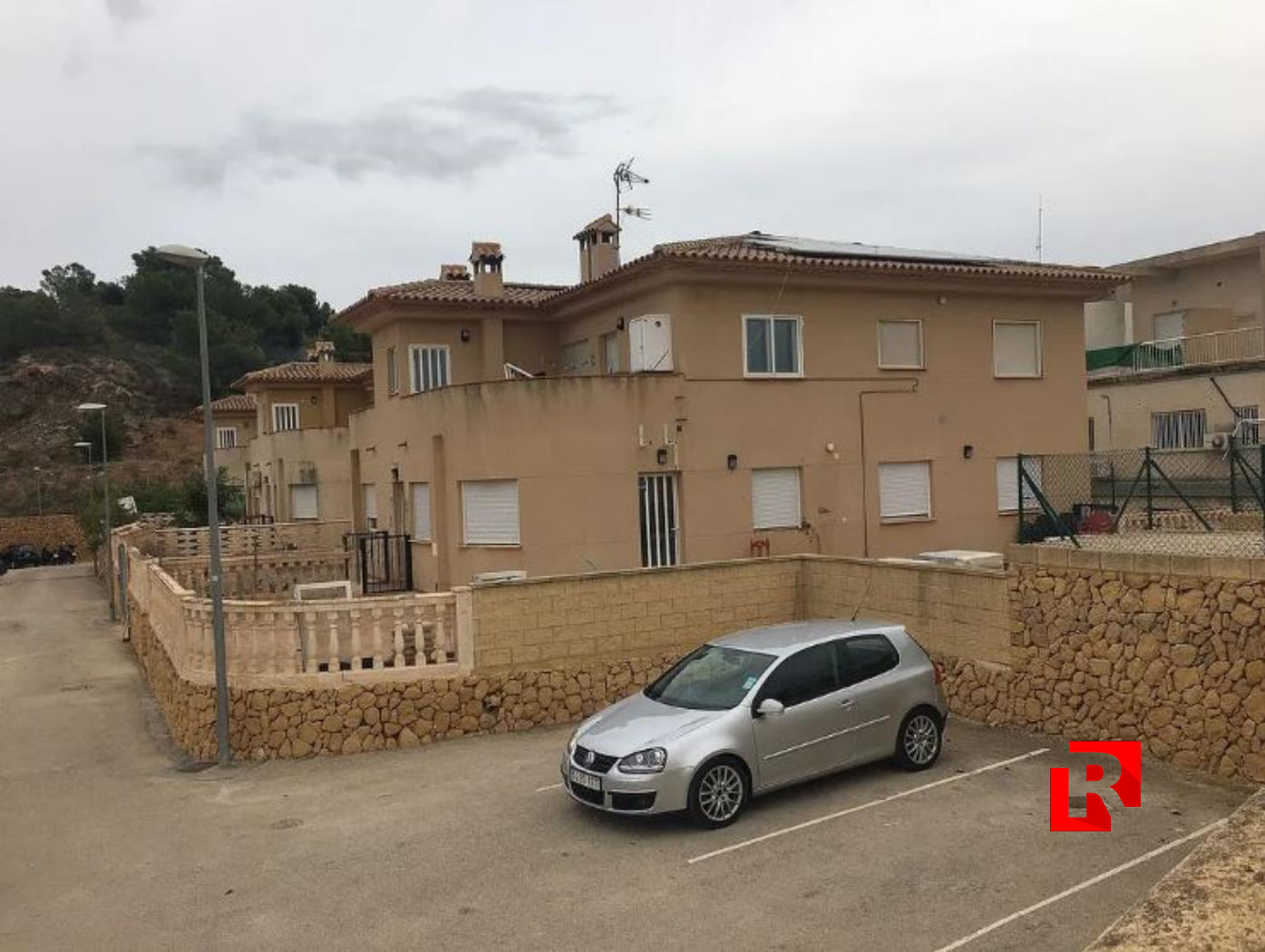 Villa for sale in residential area - La Nucia, 9 km from Benidorm