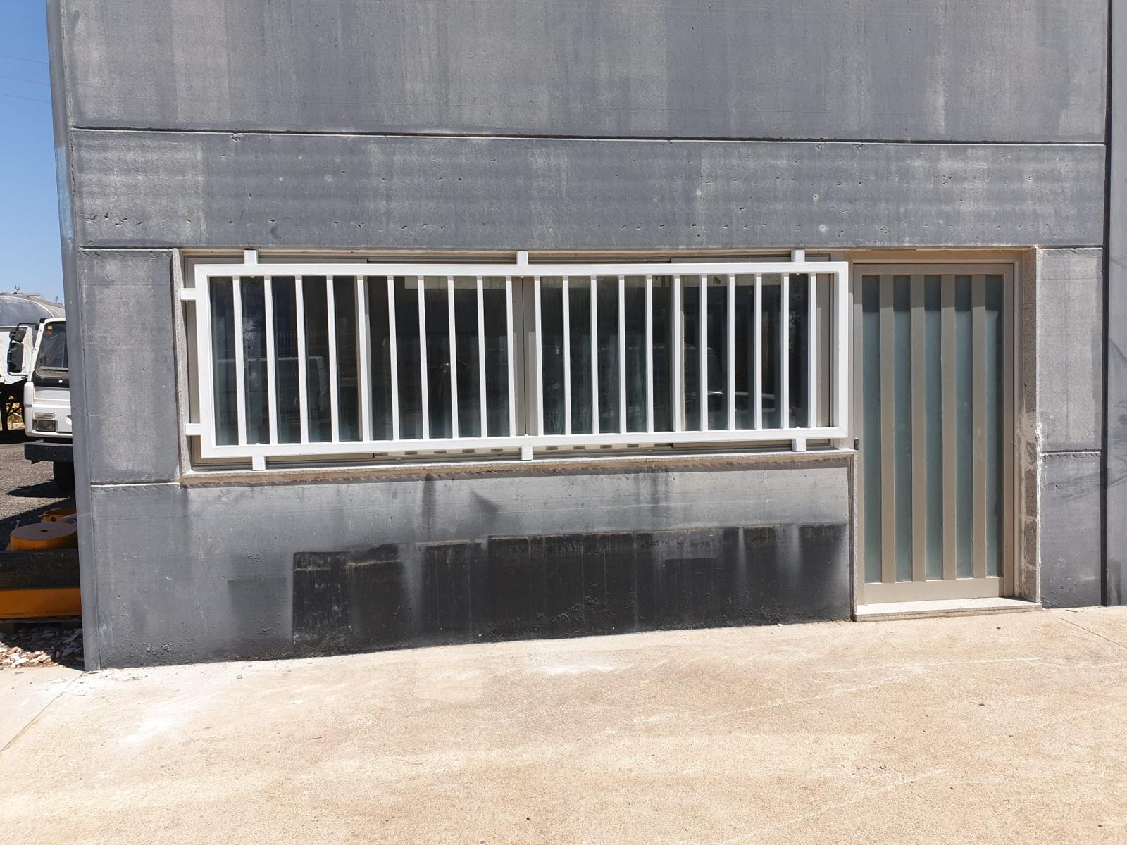 INDUSTRIELAGER ZUM VERKAUF IN REQUENA