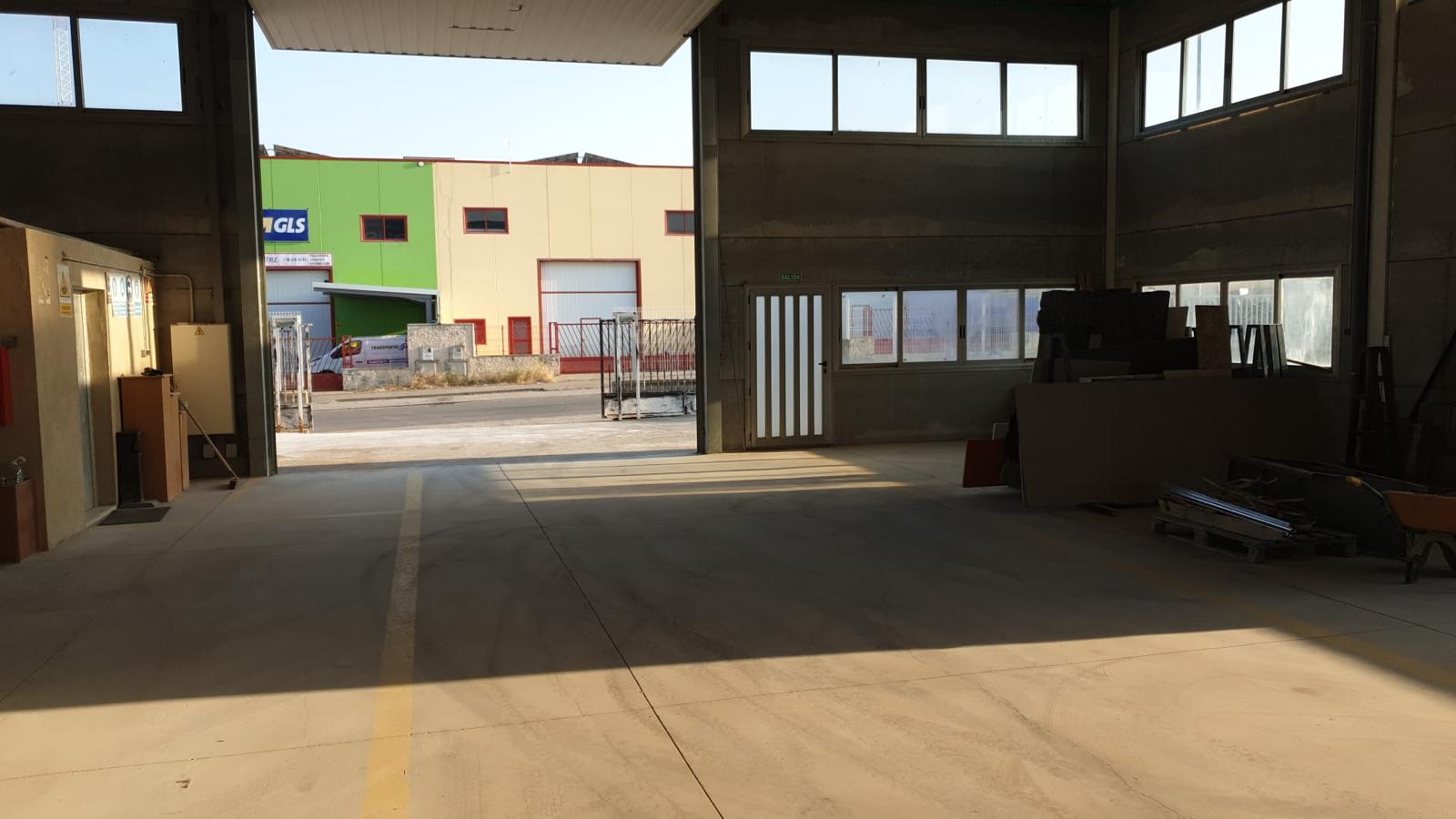 INDUSTRIELAGER ZUM VERKAUF IN REQUENA