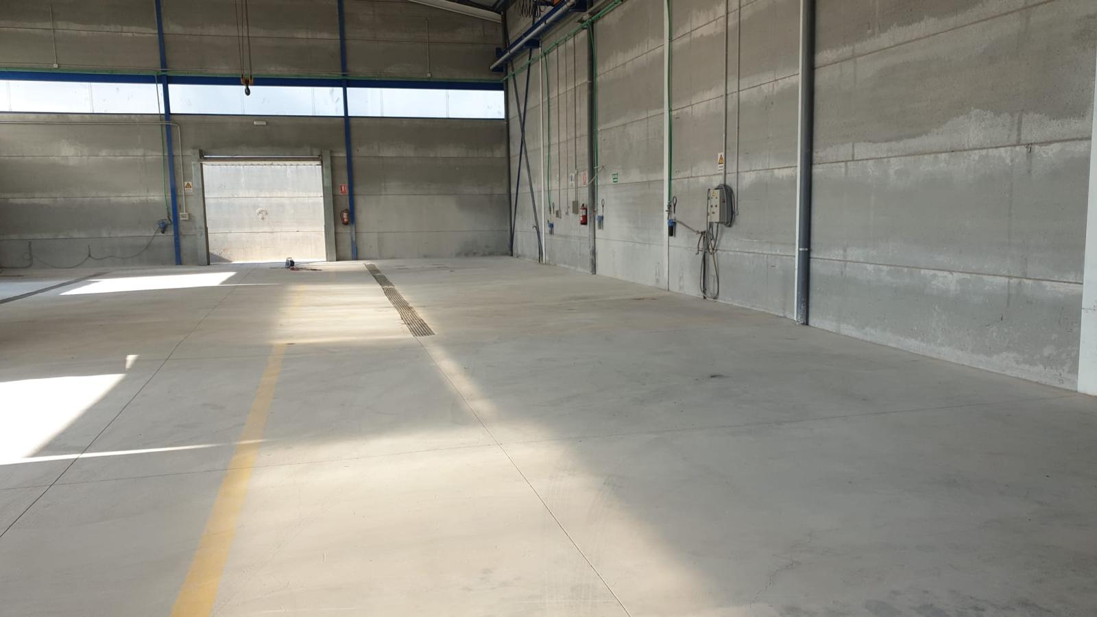 INDUSTRIELAGER ZUM VERKAUF IN REQUENA