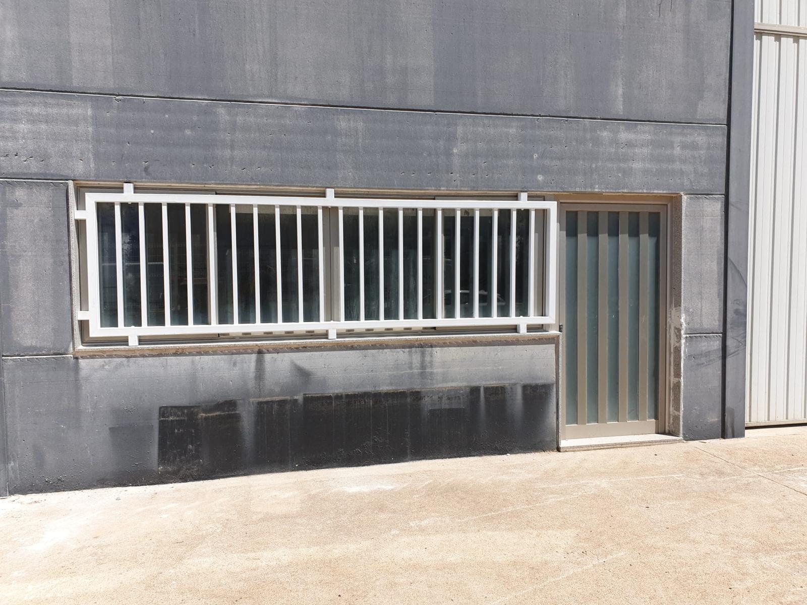 INDUSTRIELAGER ZUM VERKAUF IN REQUENA