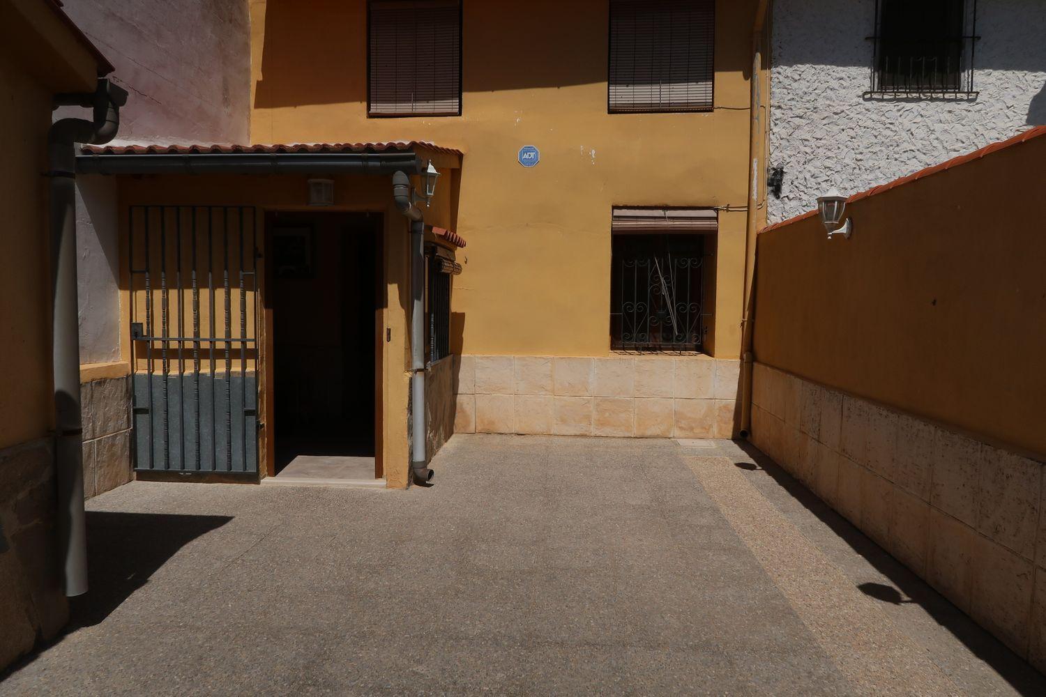 Casa a due piani nella zona di Enguera