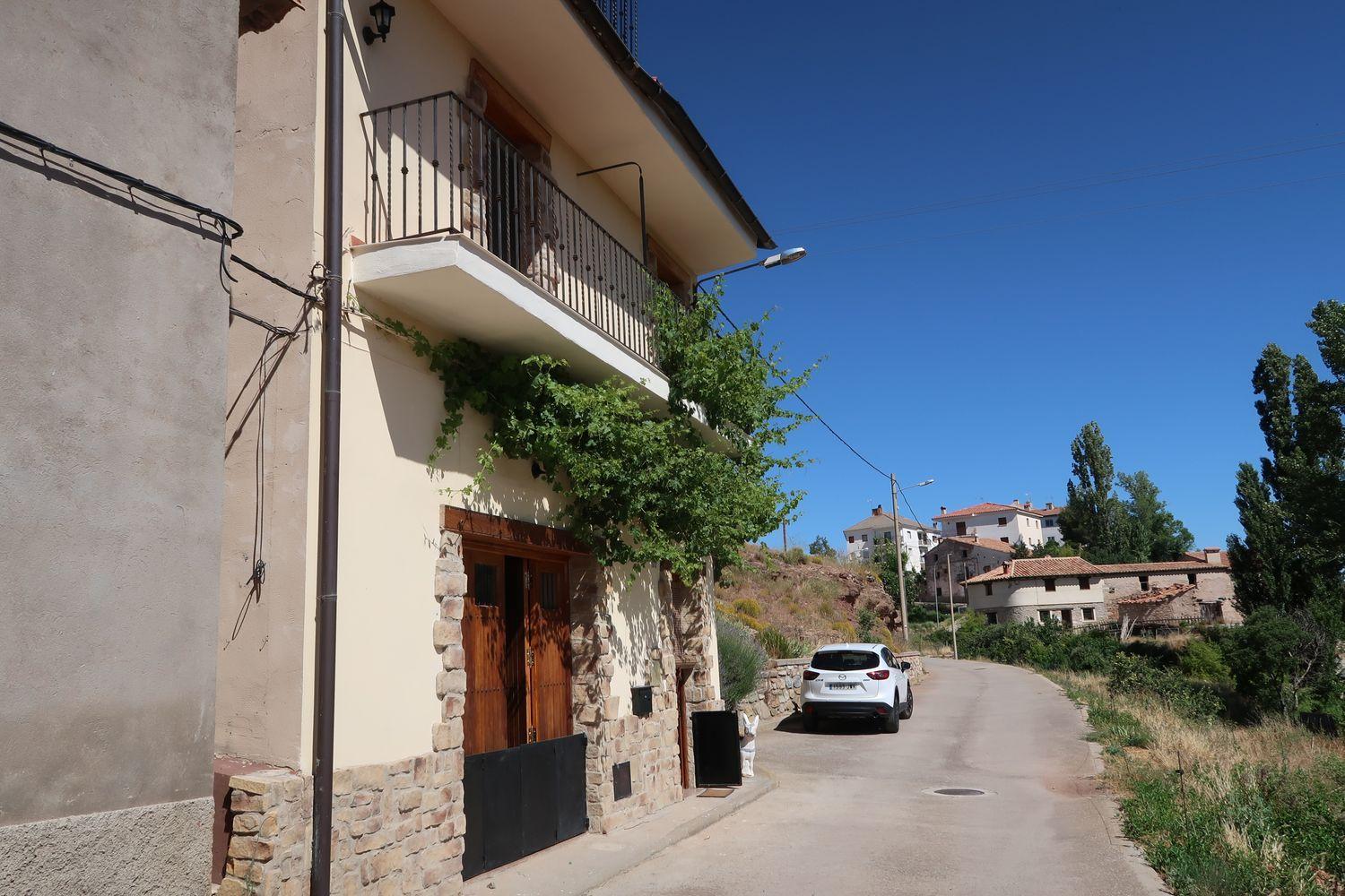 Casa de tres plantas en Valbona, Teruel