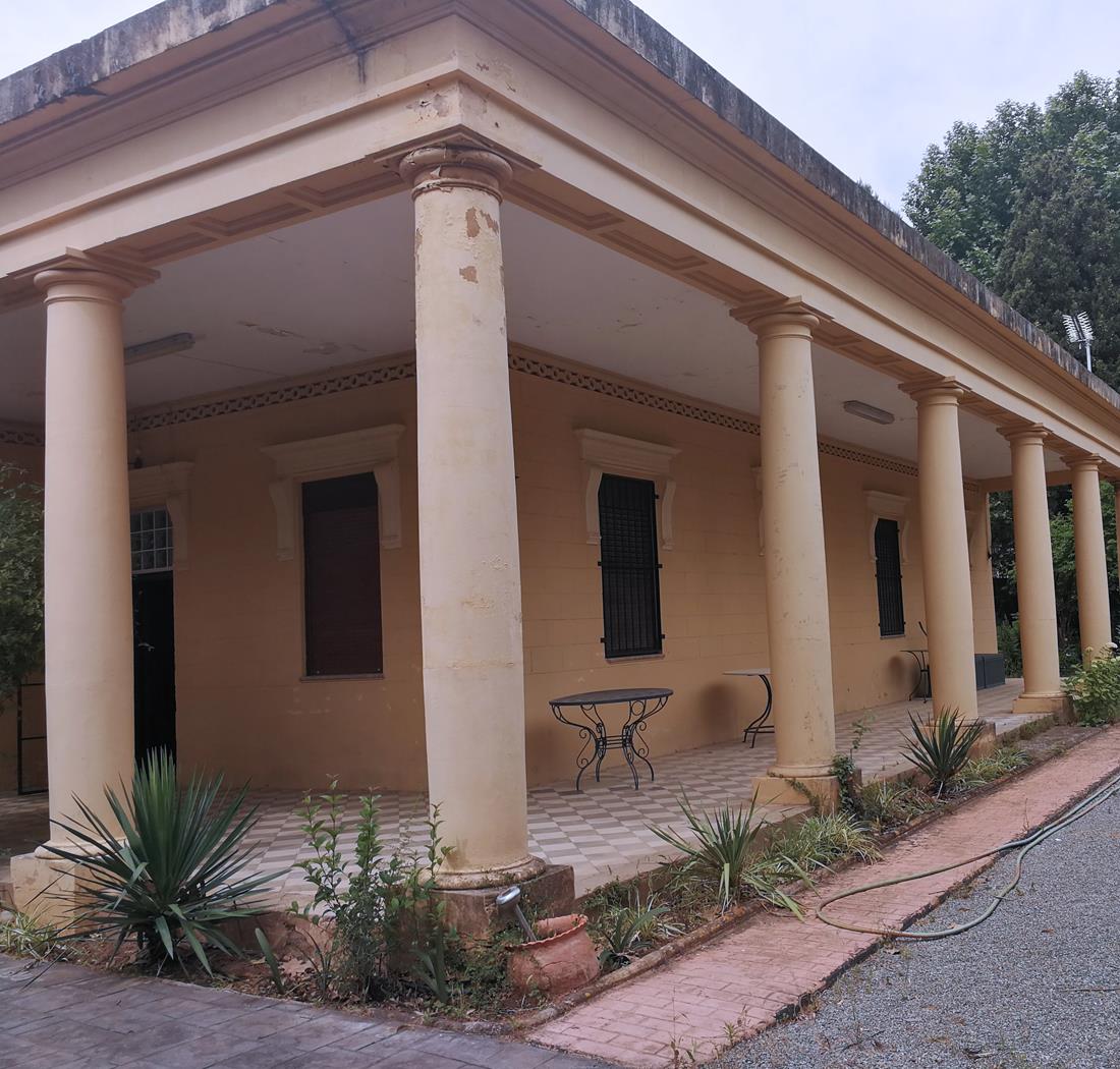Casa con piscina y jardín en Navajas