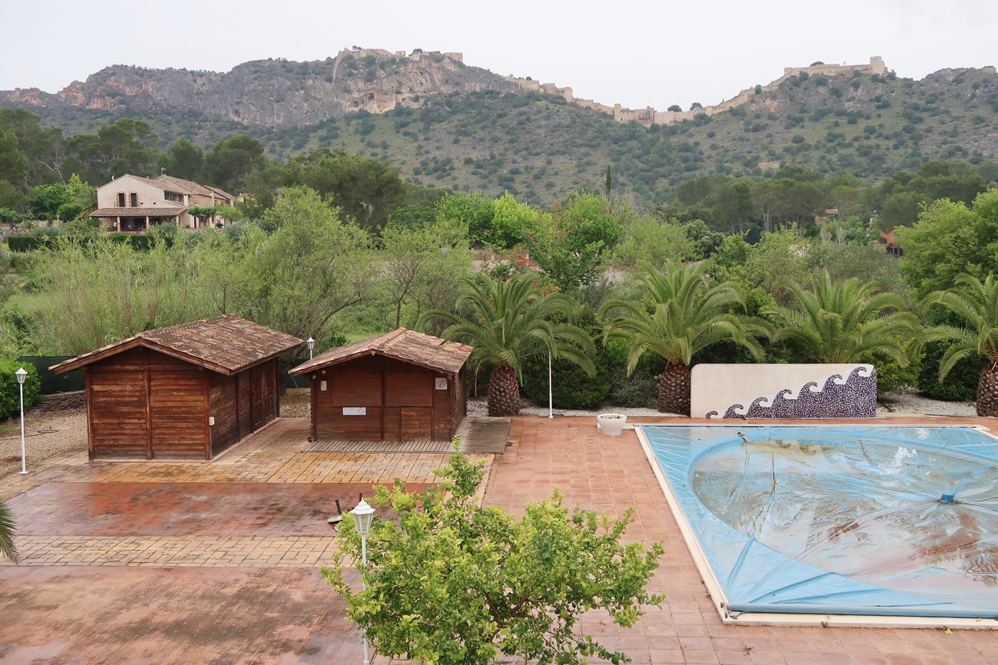 Villa mit Bergblick in der Urbanisation Xátiva